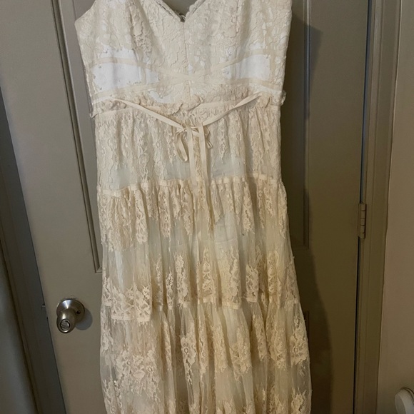 cinq a sept Gardenia Lace Dress in Cream - Picture 3 of 5